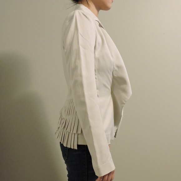 Banana Republic Soft Light Off-white Blazer Jacket with Pleated Details - Picture 6 of 13